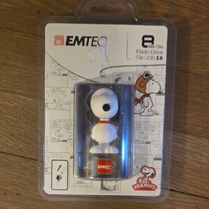 Peanuts Snoopy  EMTTC Novelty USB Flash Drive (8GB) USB 2.0.  - NEW
